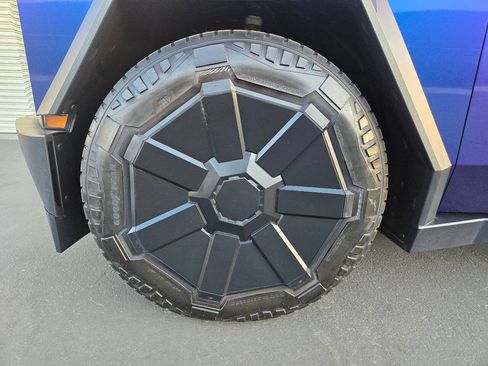 Used 2024 Tesla Cybertruck Cyberbeast AWD/4WD image 17