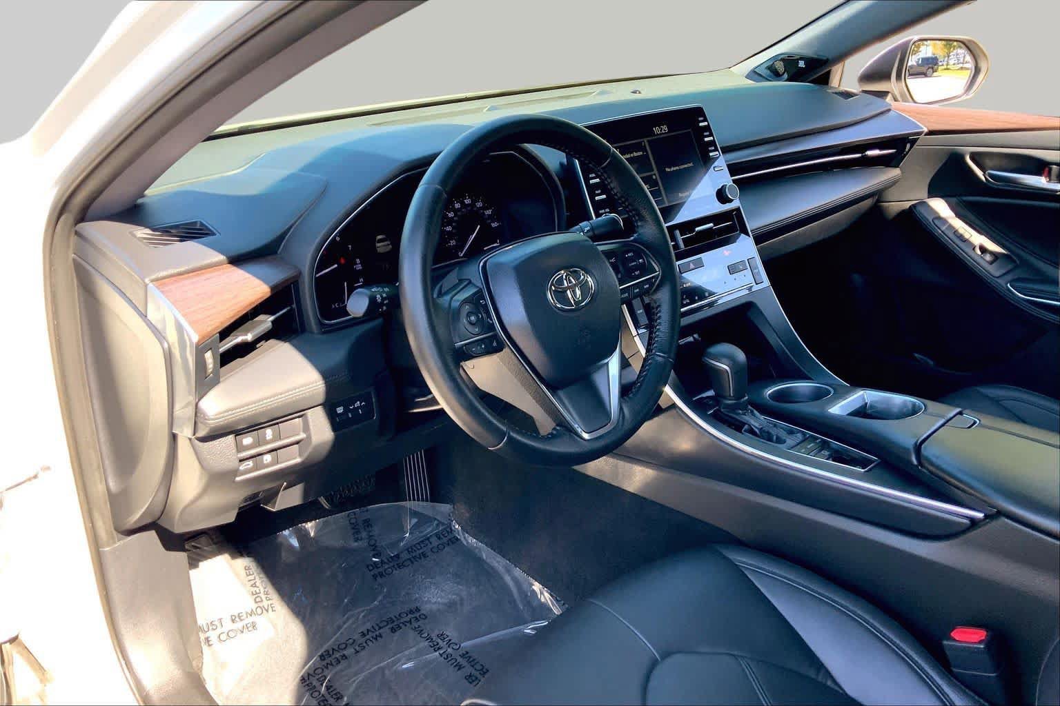 Used 2019 Toyota Avalon XLE w/ Moonroof Package FWD image 18