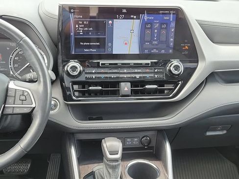 Used 2022 Toyota Highlander Platinum AWD/4WD image 25