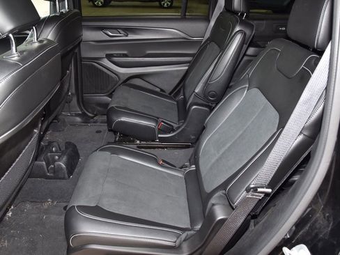 Used 2024 Jeep Grand Cherokee L Altitude RWD image 11