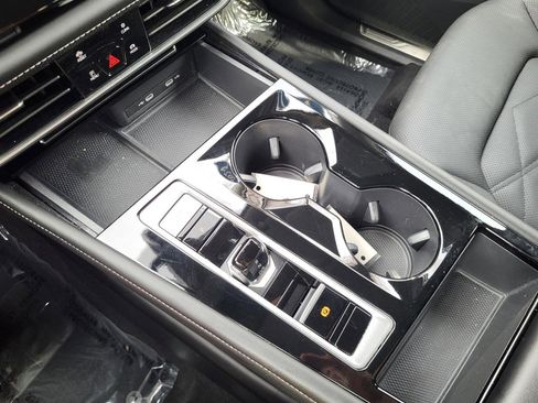 Used 2024 Volkswagen Atlas SE image 19