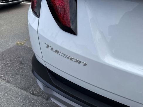 Certified 2025 Hyundai Tucson SE image 5