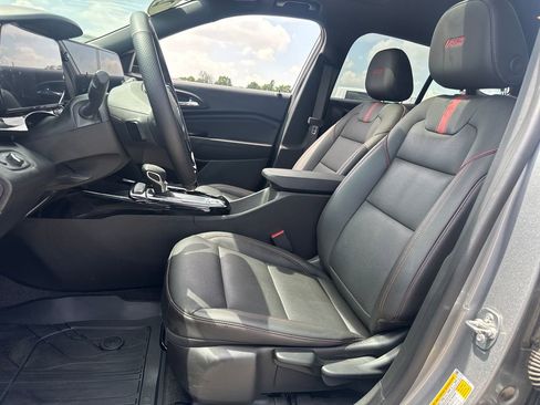 Used 2025 Chevrolet Trax RS w/ Sunroof Package FWD image 17