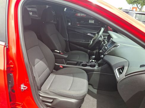Used 2017 Chevrolet Cruze LT w/ Convenience Package FWD image 23