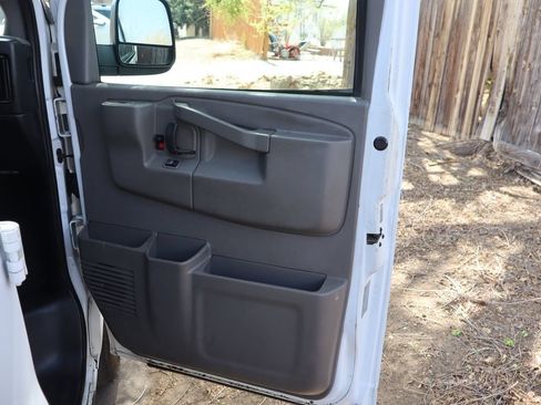 Used 2017 Chevrolet Express 3500 LT RWD image 27