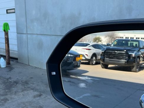 Used 2025 Volkswagen Atlas SE image 21