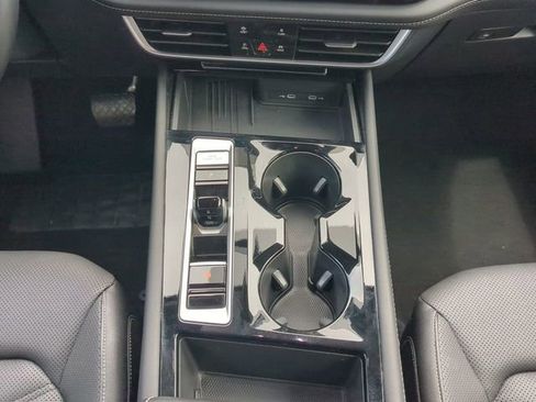 Used 2025 Volkswagen Atlas SE AWD/4WD image 23