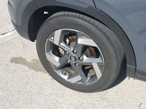 Used 2024 Hyundai Venue Limited FWD image 11