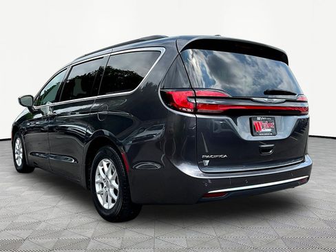 Used 2022 Chrysler Pacifica Touring-L FWD image 4