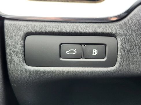 New 2026 Volvo XC60 T8 Plus w/ Protection Package Premier AWD/4WD image 12