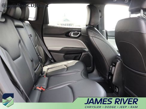 Used 2025 Jeep Compass Limited AWD/4WD image 12
