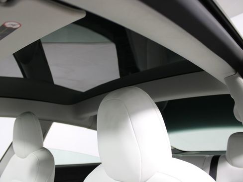 Used 2022 Tesla Model 3 image 9