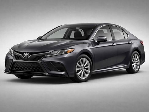 Used 2022 Toyota Camry XSE image 2