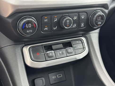 Certified 2023 GMC Acadia SLE w/ Driver Convenience Package image 25