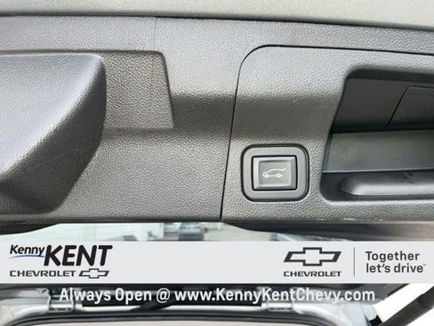 Certified 2023 GMC Acadia SLE w/ Driver Convenience Package image 9