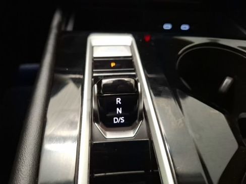 Used 2024 Volkswagen Atlas SE w/ Black Wheel Package FWD image 29