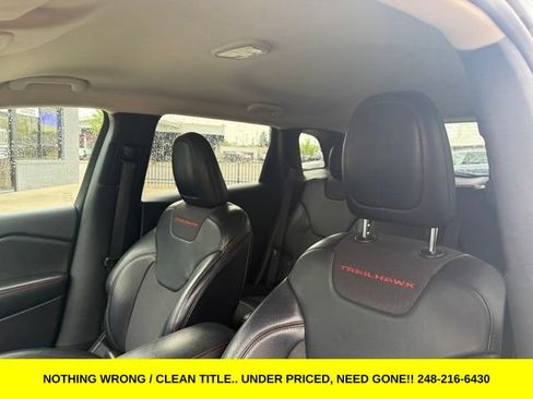 Used 2017 Jeep Cherokee Trailhawk w/ Cold Weather Group AWD/4WD image 15