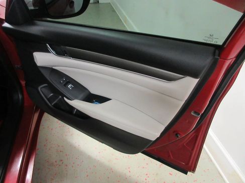 Used 2018 Honda Accord LX image 27