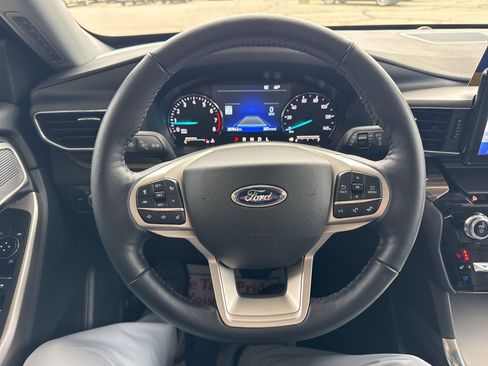 Certified 2022 Ford Explorer Limited w/ Equipment Group 301A image 23