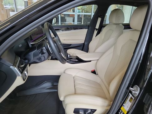 Used 2023 BMW 530i xDrive w/ Convenience Package AWD/4WD image 14