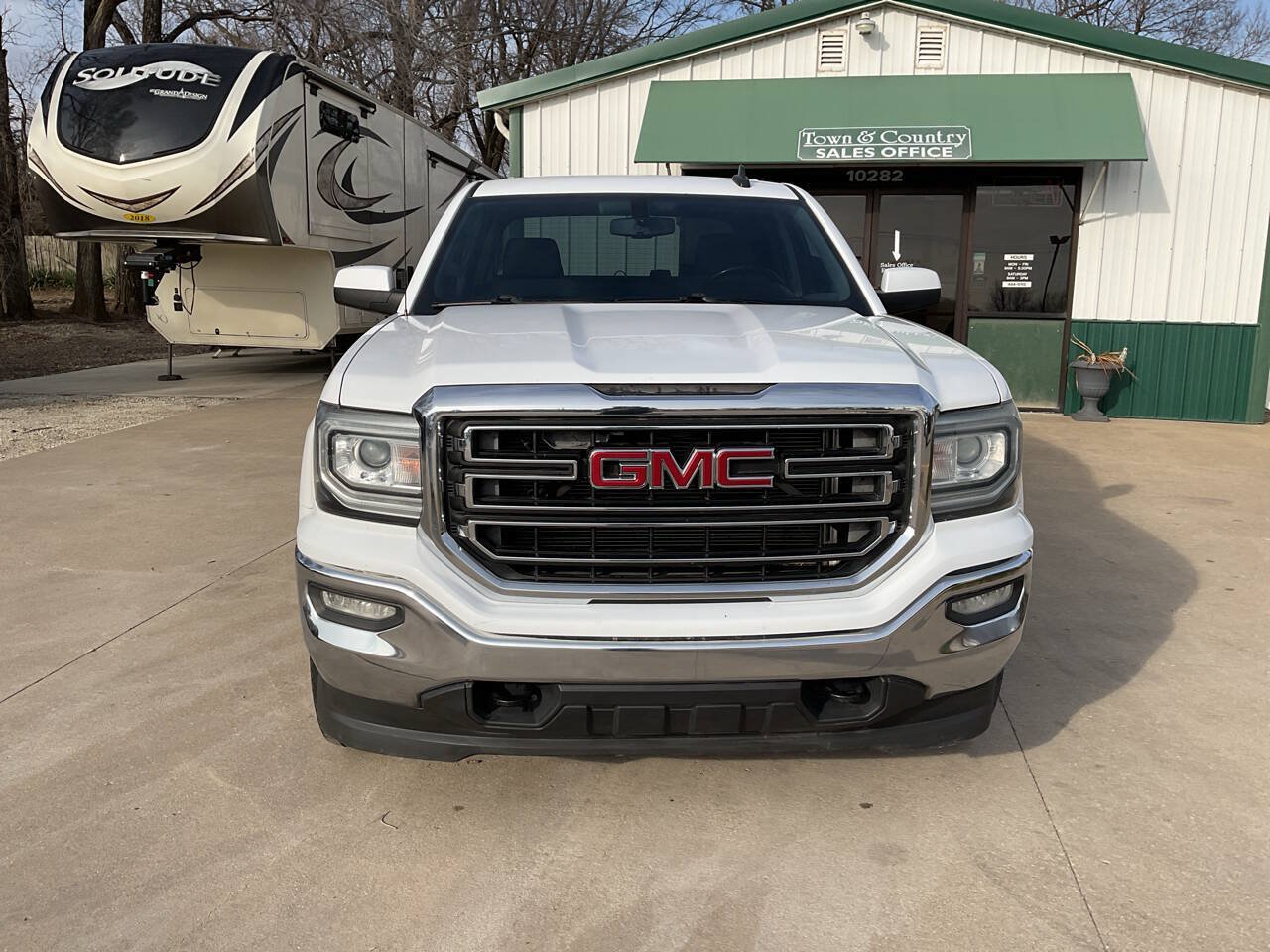 Used 2016 GMC Sierra 1500 SLE w/ SLE Value Package AWD/4WD image 4