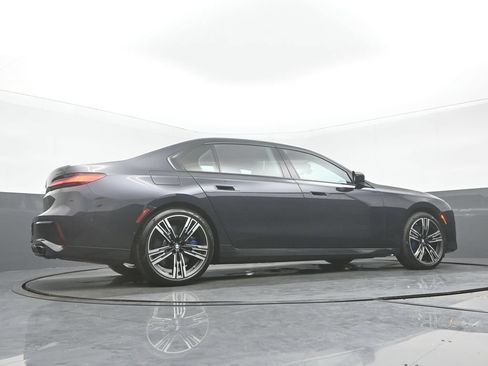 Used 2023 BMW 760i xDrive w/ Luxury Rear Seating Package AWD/4WD image 33