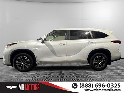 Used 2023 Toyota Highlander XLE image 9