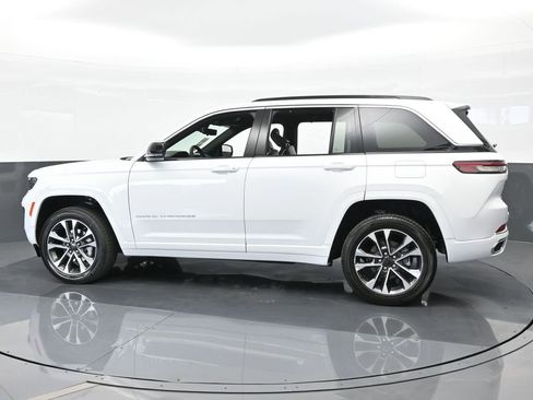 Used 2024 Jeep Grand Cherokee Overland w/ Luxury Tech Group IV image 3