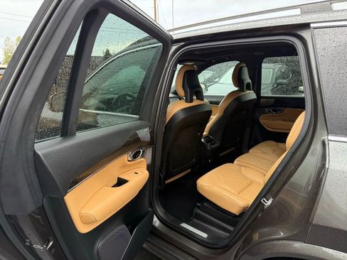 Used 2018 Volvo XC90 T6 Momentum w/ Convenience Package AWD/4WD image 11
