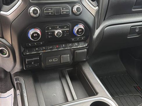 Used 2022 GMC Sierra 1500 AT4 w/ AT4 Premium Package AWD/4WD image 8
