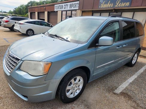 Used 2010 Chrysler Town & Country Touring FWD image 1