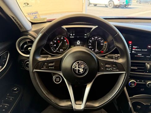 Used 2017 Alfa Romeo Giulia image 28