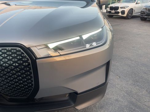 Used 2023 BMW iX xDrive50 image 9