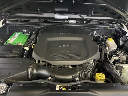 Used 2018 Jeep Wrangler Unlimited Sport w/ Connectivity Group AWD/4WD image 19