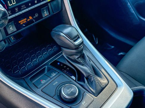 Used 2022 Toyota RAV4 SE image 22