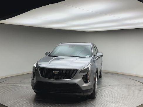 Used 2023 Cadillac XT4 Luxury w/ Cold Weather Package AWD/4WD image 7