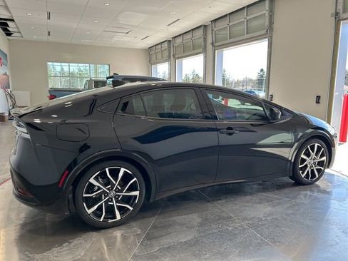 Used 2025 Toyota Prius Plug-In Hybrid w/ Limited Premium Package image 9