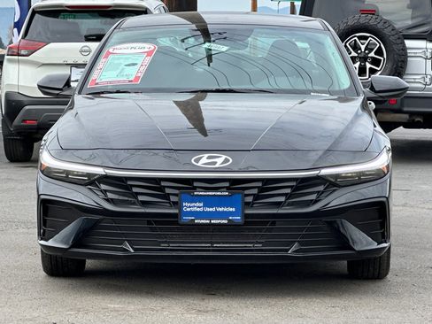 Certified 2025 Hyundai Elantra SE image 9