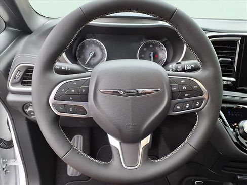 New 2026 Chrysler Pacifica Select FWD image 20