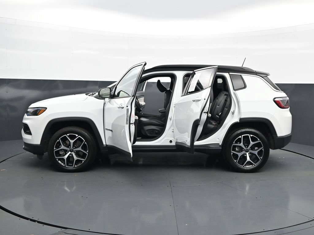 Used 2025 Jeep Compass Limited AWD/4WD image 37
