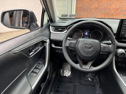 Used 2022 Toyota RAV4 XLE image 13
