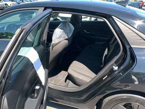 Used 2023 Hyundai Elantra SEL FWD image 18