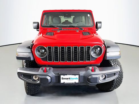 Used 2025 Jeep Wrangler Unlimited Rubicon image 2