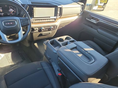 Used 2024 GMC Sierra 2500 SLE w/ SLE Value Package; image 19