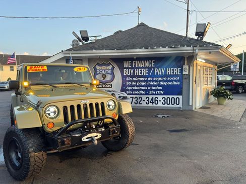 Used 2013 Jeep Wrangler Unlimited Rubicon w/ Connectivity Group AWD/4WD image 1