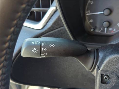 Used 2025 Toyota Corolla Cross LE FWD image 14