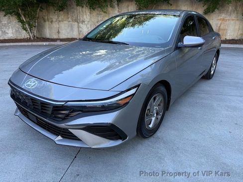 Used 2024 Hyundai Elantra SE FWD image 21