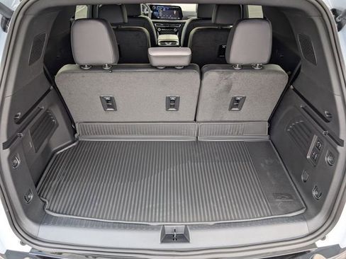 New 2026 Chevrolet Traverse High Country image 14