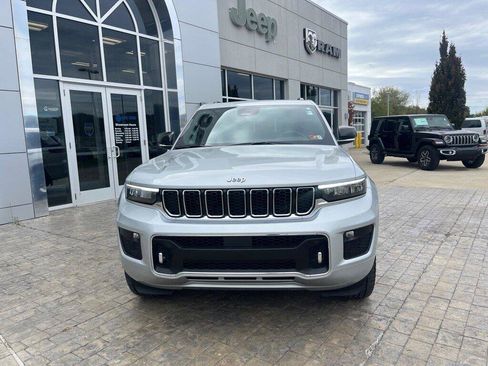 Used 2023 Jeep Grand Cherokee Overland image 2