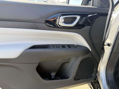 Used 2025 Jeep Compass Limited w/ Elite Group image 22